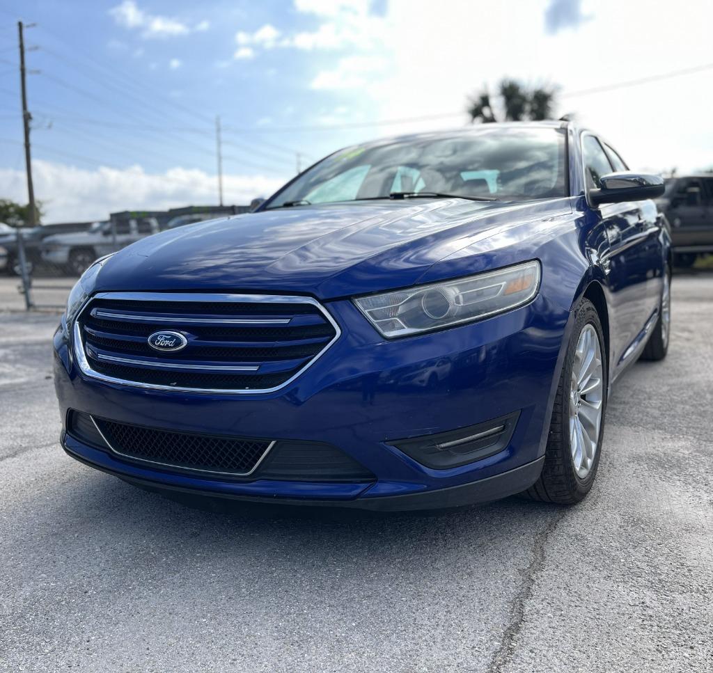 2014 Ford Taurus Limited's photo