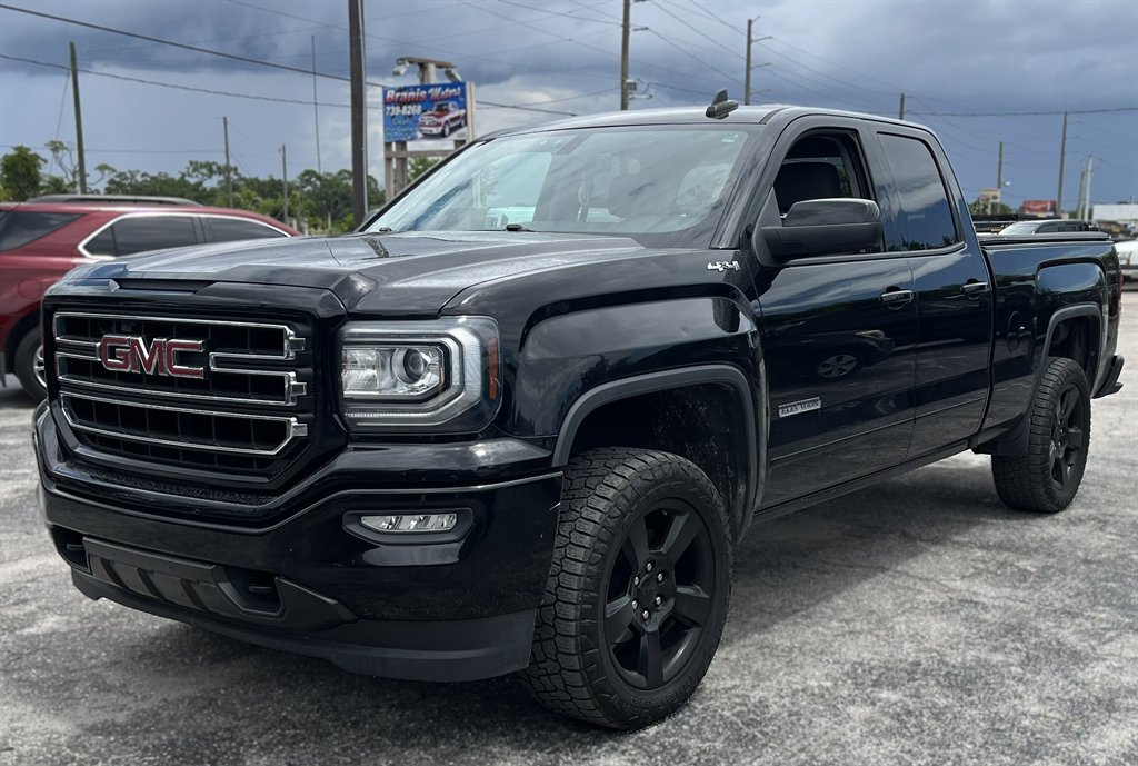 2017 GMC Sierra 4WD Double Cab Standard Box's photo