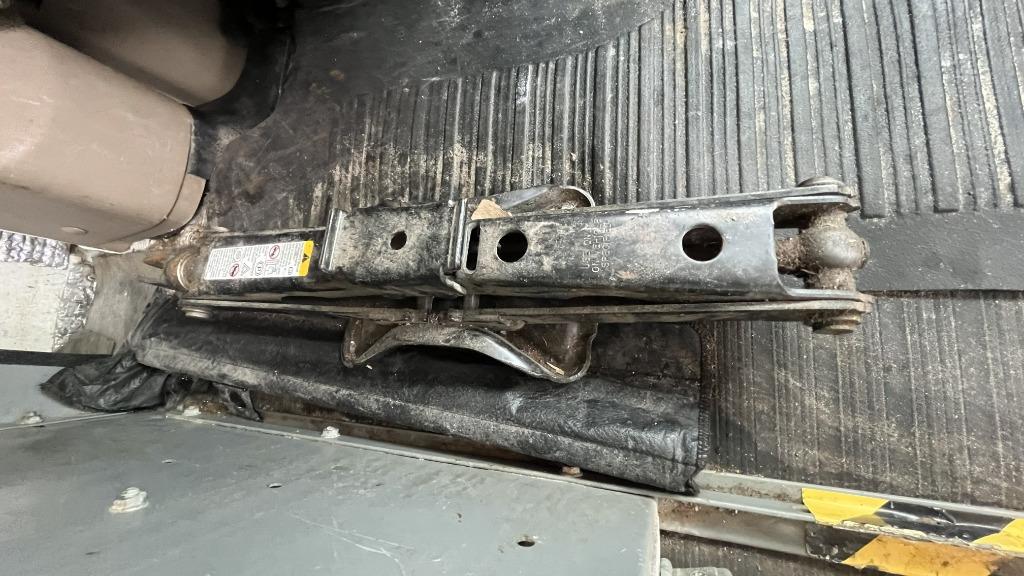 2012 Chevrolet Express Cargo Work Van - Photo 26