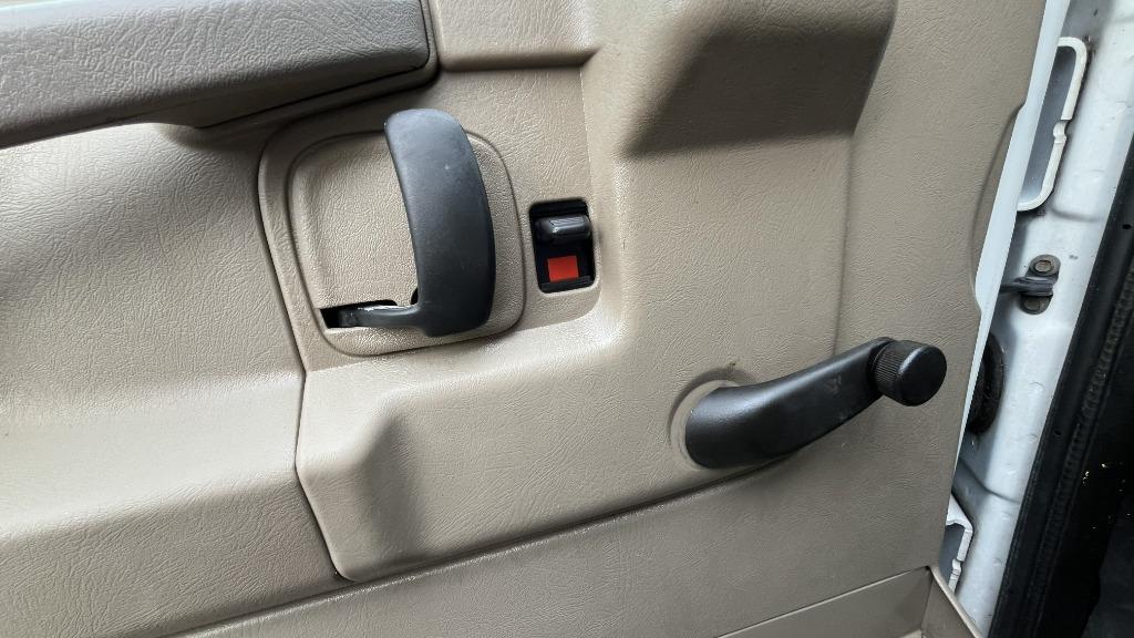 2012 Chevrolet Express Cargo Work Van - Photo 10