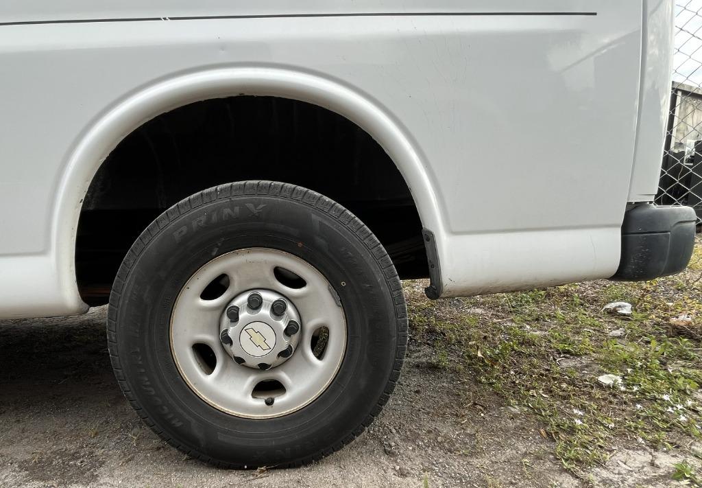 2012 Chevrolet Express Cargo Work Van - Photo 28