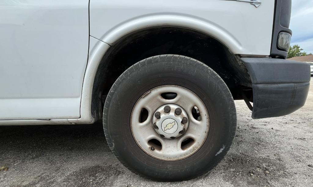 2012 Chevrolet Express Cargo Work Van - Photo 30