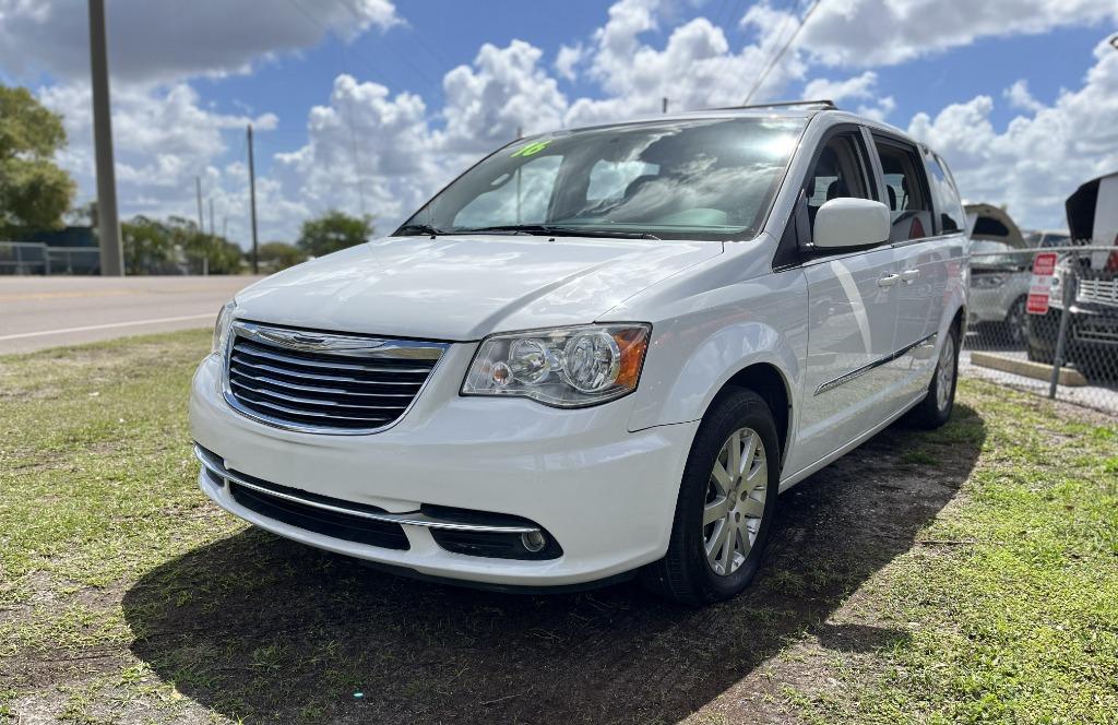 2016 Chrysler Town & Country Touring