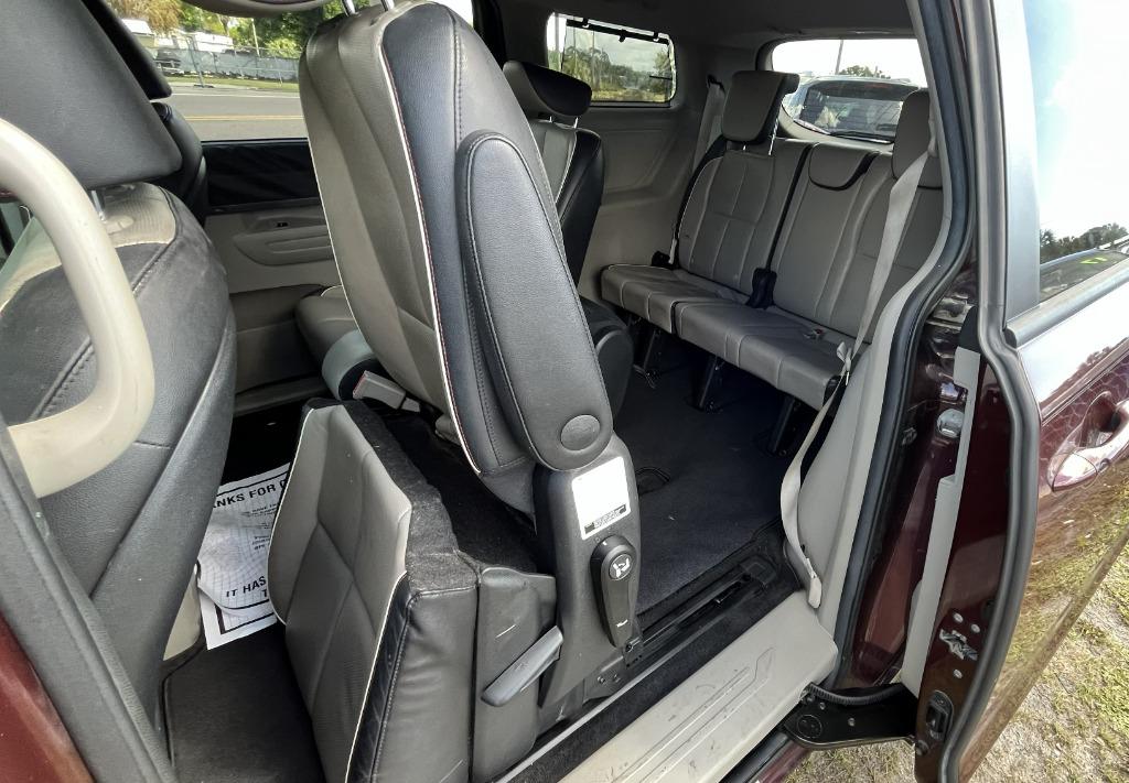 2019 Kia Sedona EX - Photo 19
