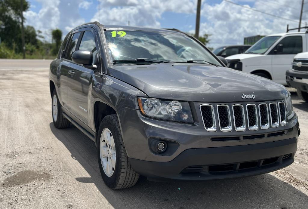 2016 Jeep Compass Sport's photo