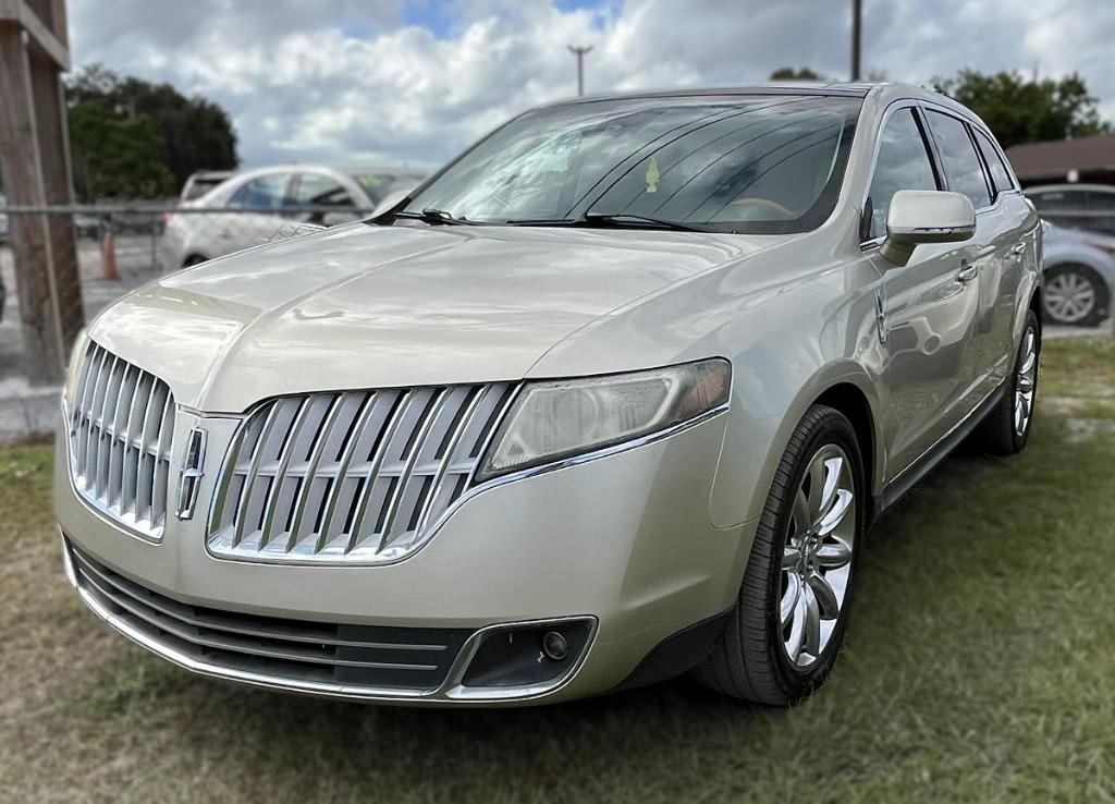 2011 Lincoln MKT Base